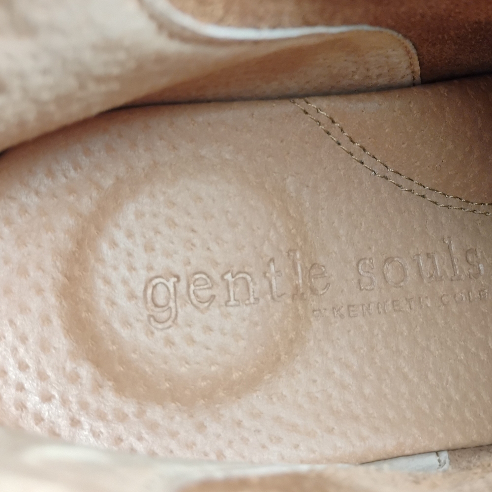 Gentle Souls By Kenneth Cole Women's Emma Suede Zip Bootie in Size 9.5 NWOT - Picture 13 of 14